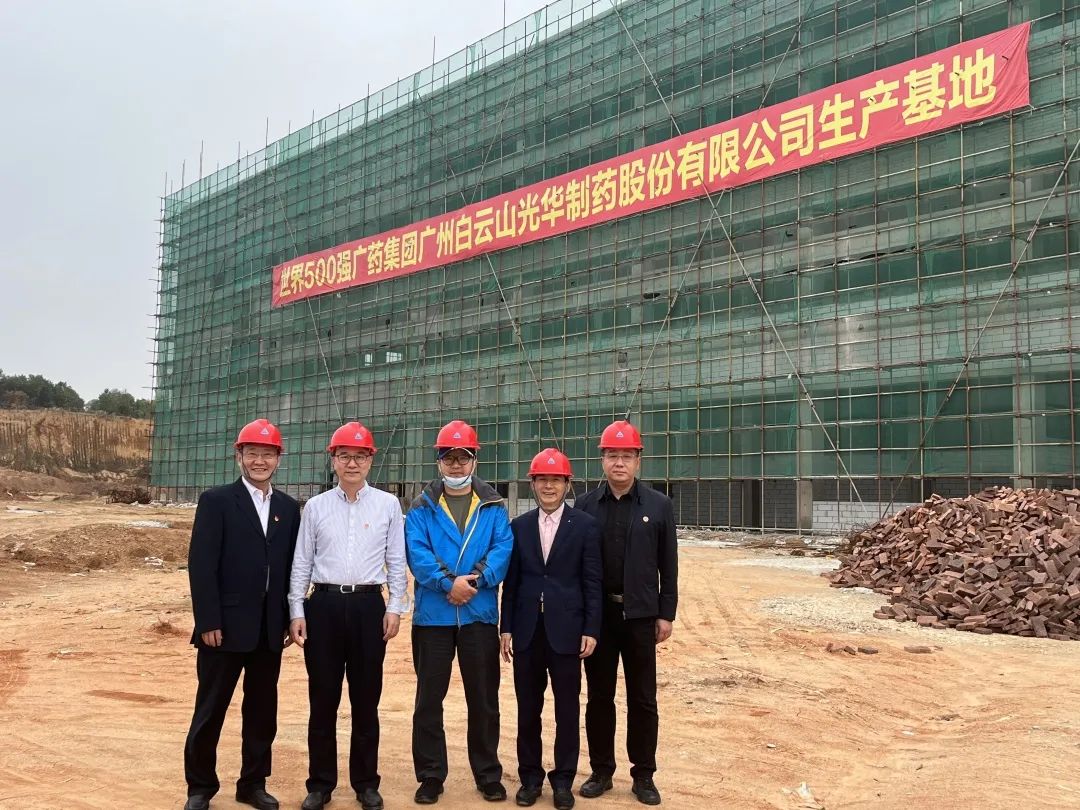 广药集团纪委书记成都一行赴365电子游戏普宁厂表车间调研