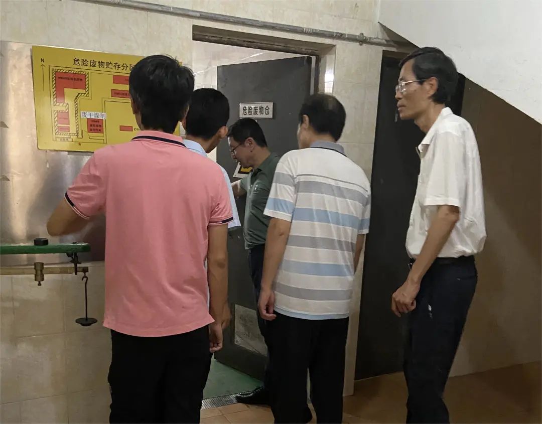 “四不两直”强监督 拧紧节日“安全阀” ——白云山365电子游戏公司纪委发展中秋、国庆节前专项监督查抄