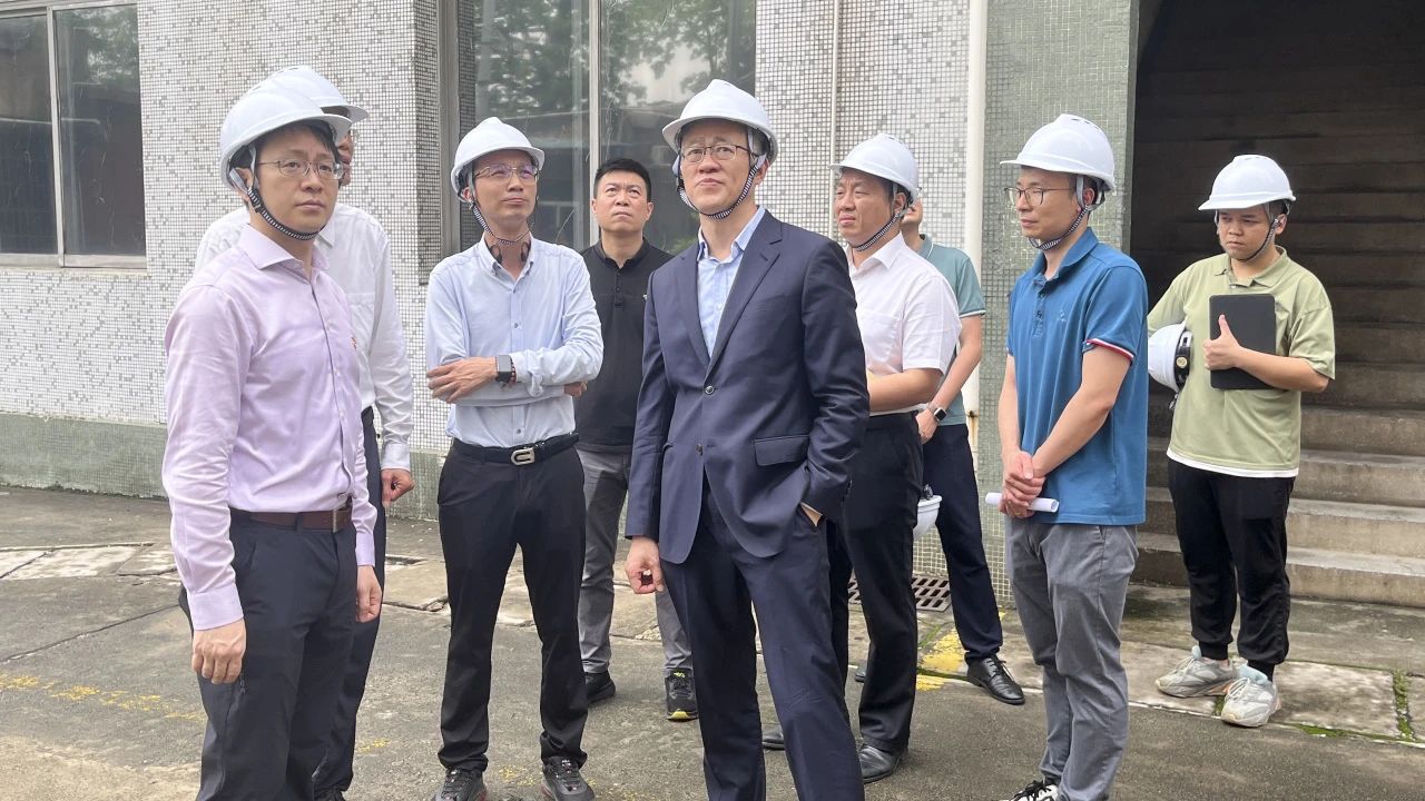 “五一”节前，广药集团党委副书记、副董事长、总经理杨军带队到白云山365电子游戏公司发展安全查抄工作